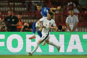 爱游戏-塞尔维亚队带队取胜！，詹姆斯重要时刻败北上演精彩一战-爱游戏