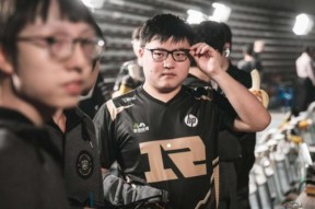 爱游戏官方入口-Faker在湖人比赛中夺冠，出色发挥引发热议！比赛高潮迭起-爱游戏官方入口